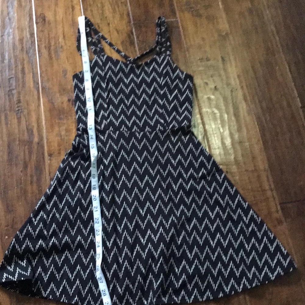 Black & white sundress ☀️ - Picture 4 of 5